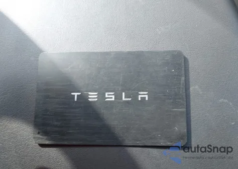 2023 Tesla Model Y Awd/Long Range Dual Motor All-Wheel Drive z USA, uszkodzony, nr VIN 7SAYGDEE1PA107970